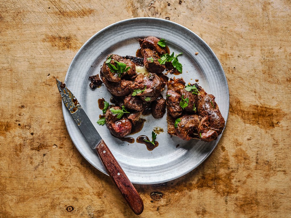 beef kidneys pan fried served on sourdough toast (cooked dish)