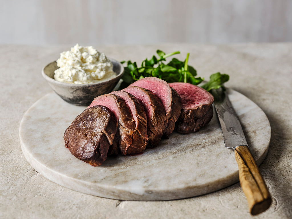 chateaubriand roasted with horseradish sauce and watercress (cooked dish)